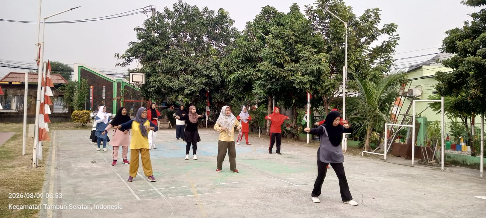 Senam pagi hari Minggu